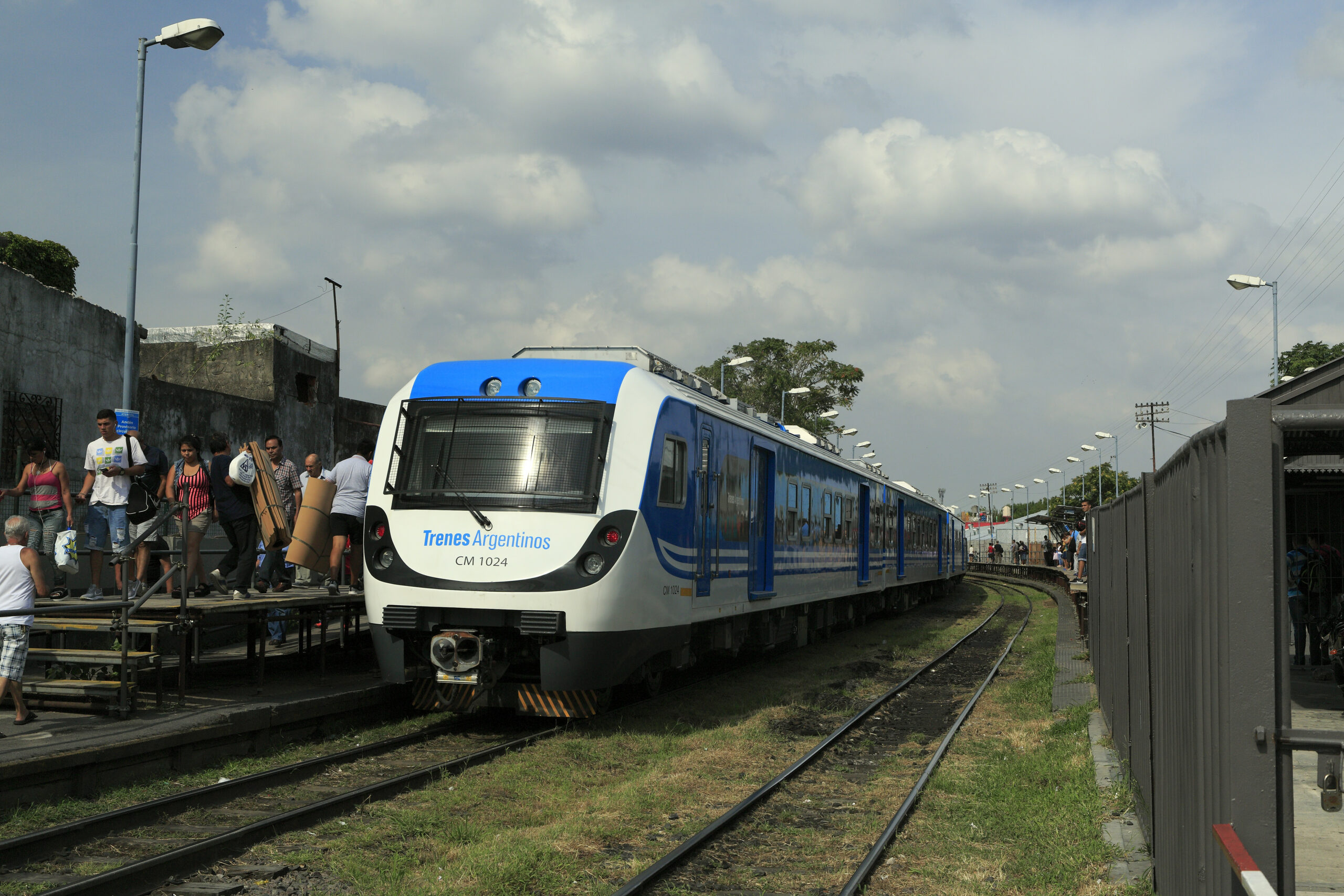 Formación en la estación Dr. Antonio Sáenz, cabecera de la Línea Belgrano Sur